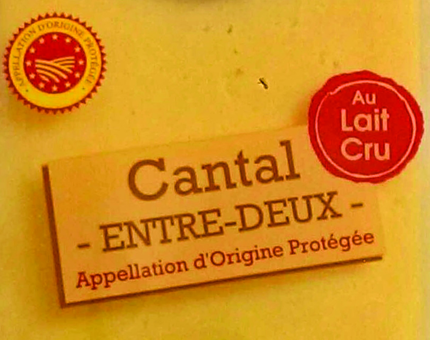 Changement L’appellation cantal jeune sera conservée. Vieux et entre-deux disparaissent au profit de “cantal affiné”, suivi du nombre de mois (4 minimum).