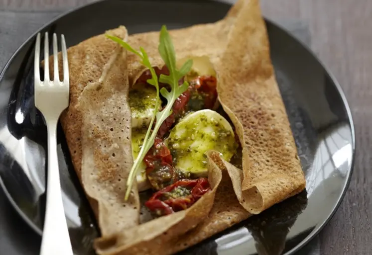 <em class="placeholder">Galette de sarrasin, tomates confites, pistou et bûchette de chèvre affinée</em>