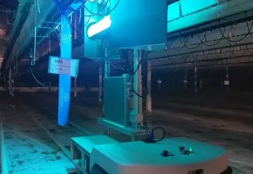 Le projet UV-Robot vise à développer des robots pour un contrôle autonome de l'oïdium par l'application de rayons ultraviolets UV-C. Les traitements de nuit s'avèrent bien plus efficace que de jour. © UV-Robot