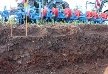 Le Certi-sol viserait uniquement l'« environnement technique » des agriculteurs :conseillers, fournisseurs... © RFL