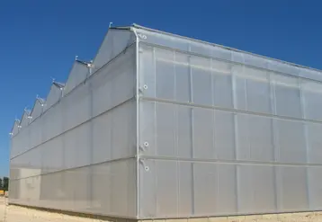 Les matériaux de couverture double paroi en plastique innovant, comme le F-Clean, pourront désormais bénéficier des Certificats d’économie d’énergie. © CTIFL