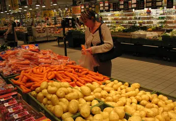 La vente de la carotte en vrac est très majoritaire, pour un prix moyen inférieur à 2,5 euros et globalement stable tout au long de l’année.