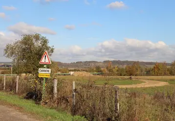 Sur les bords de Seine, les carrières rachètent les terres agricoles pour en extraire le sable.