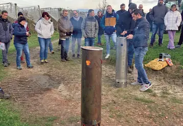 Très utilisées pour les fruits à noyau, des chaufferettes ou des bougies de paraffine le sont moins pour protéger les vergers de pommiers et poiriers.