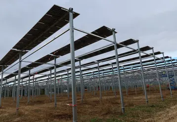 L’installation agrivoltaïque de la Sefra sera le premier site pilote de grande échelle en vallée du Rhône. Objectif : affiner les données utilisées par l’intelligence artificielle pour piloter les persiennes sur vergers.