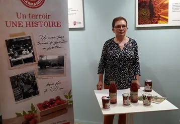 Danièle Marcon, productrice et présidente de la tomate de Marmande :  « Les producteurs sont demandeurs de cette marque collective pour créer de la valeur et rassurer le consommateur quant à son origine. L’objectif est de demander l’IGP d’ici deux-trois ans ».  © Julia Commandeur - FLD