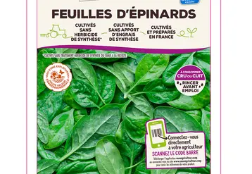 Les épinards offrent une traçabilité complète grâce à l’application monagriculteur.coop. En scannant le code barre et le numéro de lot du sachet, elle permet de découvrir le maraîcher qui les a fournis et comment ils ont été produits. © Val Nantais