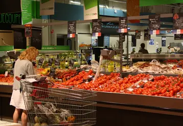 UFC-Que Choisir s’étonne de la hausse de prix des tomates grappe, alors que les volumes augmentent modérément, au contraire de la tomate cerise, pourtant dans la même configuration. © Philippe Gautier-FLD (photo ...