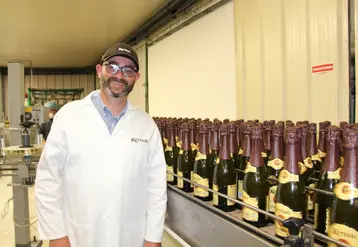 « Le jus de pomme est un axe de développement important pour Kerisac », indique Laurent Guillet. © Véronique Bargain - FLD