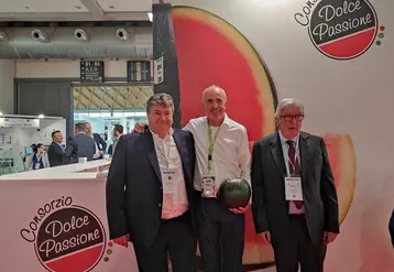 Lors de Macfrut, les Italiens ont annoncé la création d'un consortium pour promouvoir la Dolce Passione, une pastèque medium, sans pépins et à la peau noire. De gauche ...