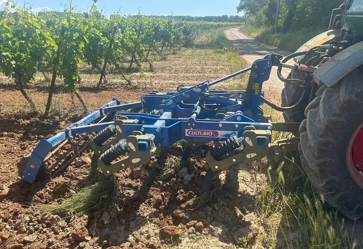 <em class="placeholder">Cultivateur à quatre rangées de dents Culti-Bio LHX</em>